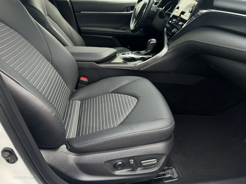 Toyota Camry XV70 25