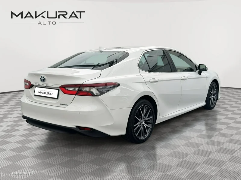 Toyota Camry XV70 4
