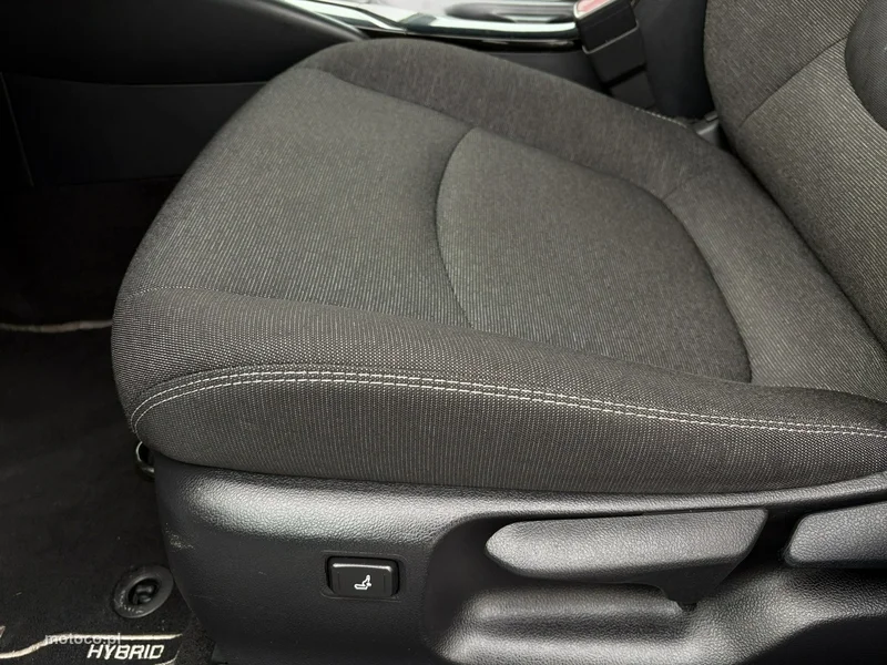 Toyota Corolla E210 13