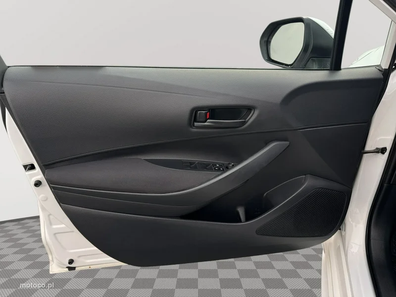 Toyota Corolla E210 10