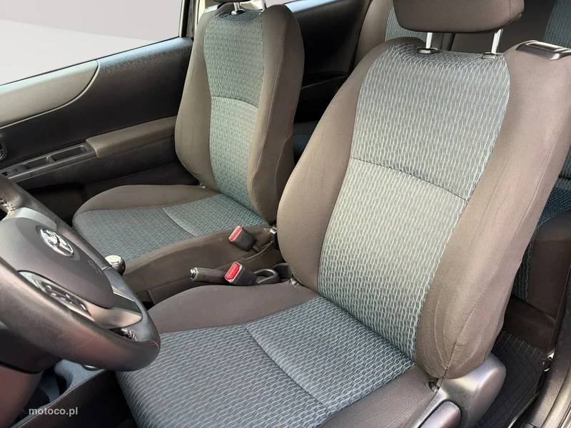 Toyota Yaris XP130 12