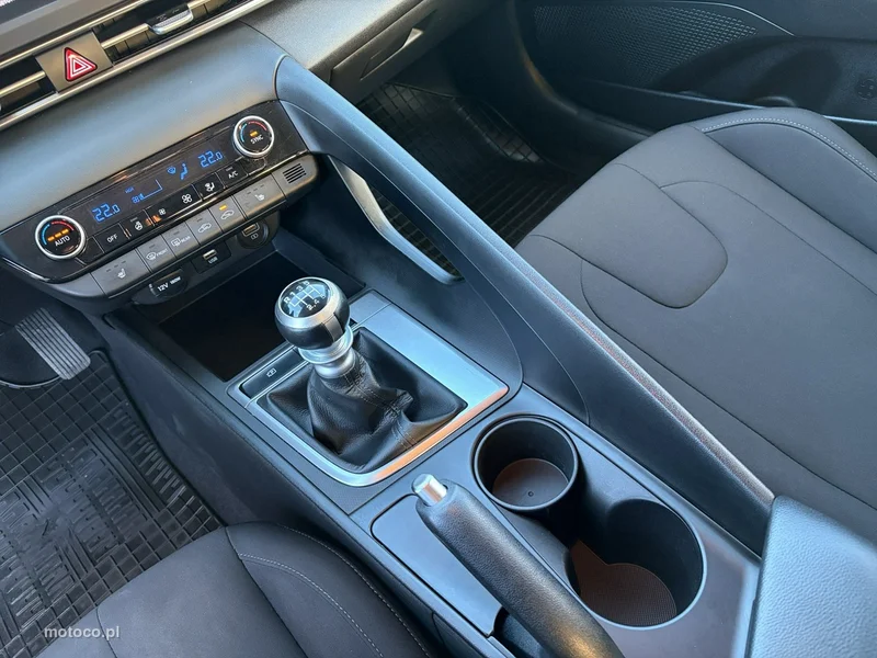 Hyundai Elantra 19