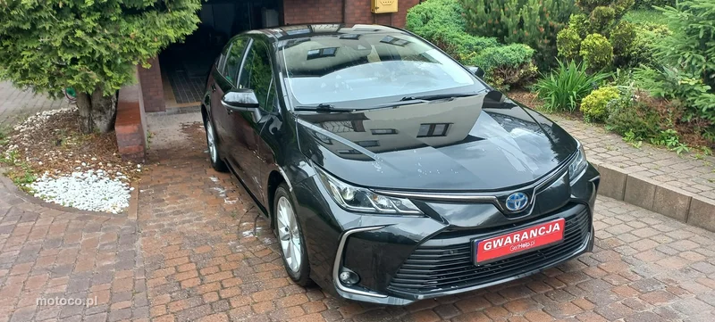 Toyota Corolla E210 33