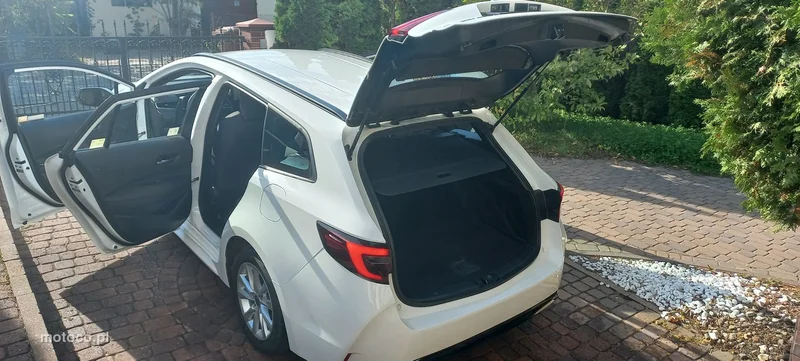 Toyota Corolla E210 36