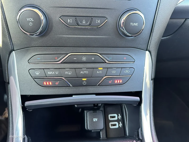 Ford S-Max II 23