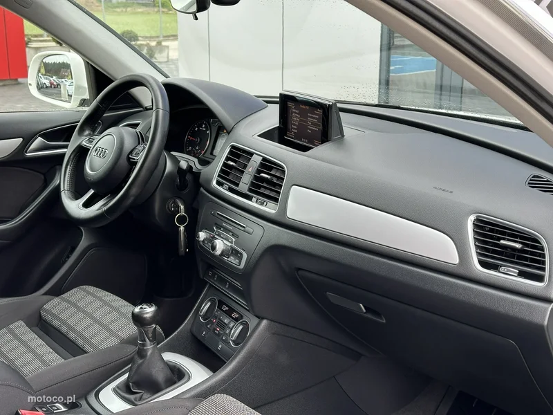 Audi Q3 8U 16