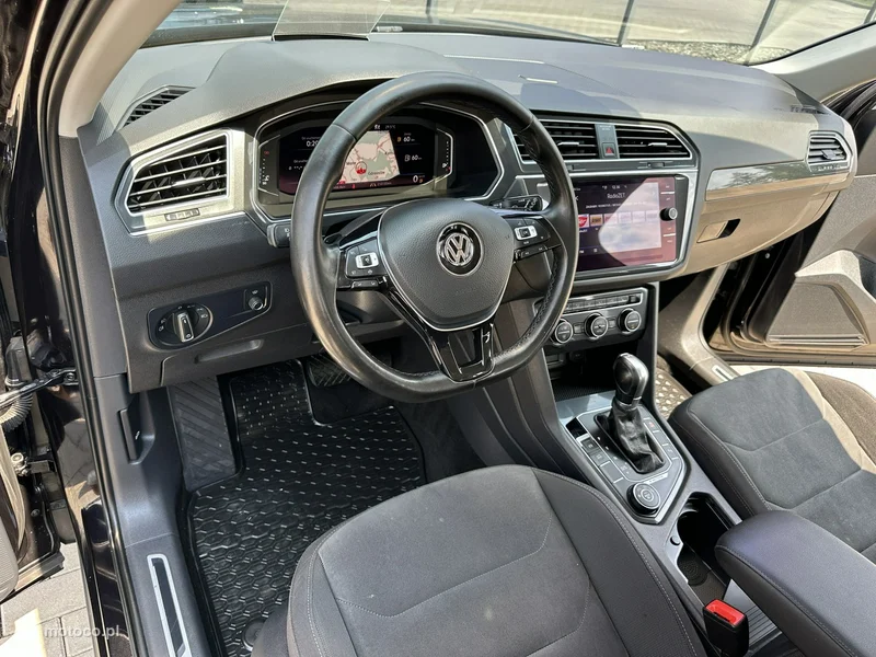 Volkswagen Tiguan AD 8