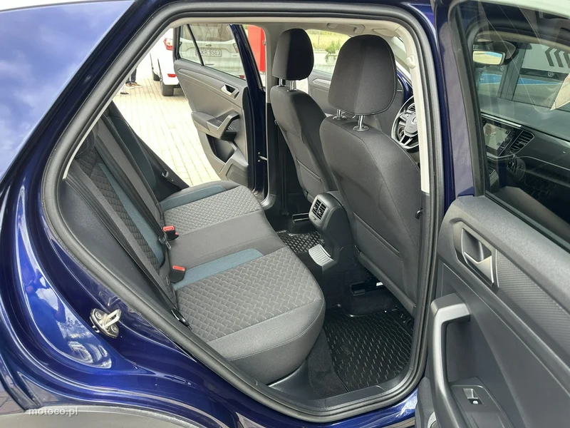 Volkswagen T-Roc A1 12