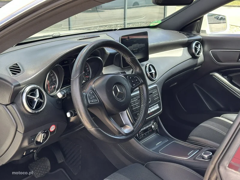 Mercedes-Benz CLA C117 CLA 220 11