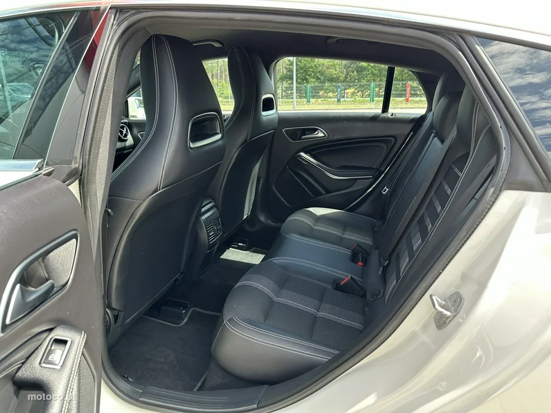 Mercedes-Benz CLA C117 CLA 220 13