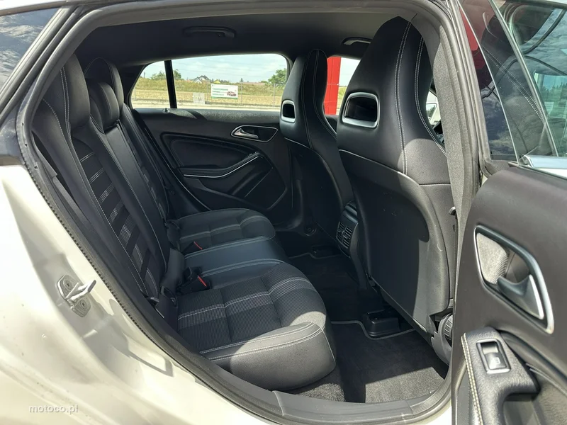 Mercedes-Benz CLA C117 CLA 220 14