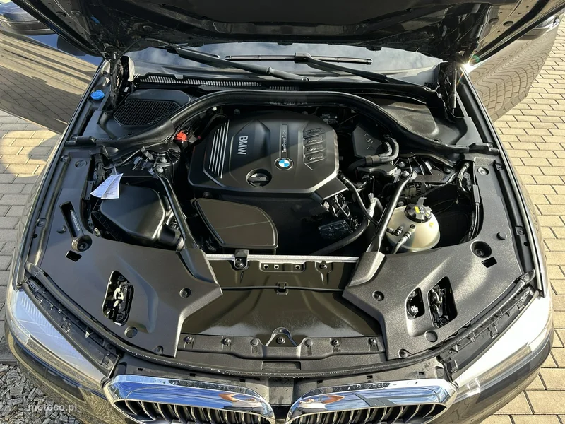 BMW Seria 5 G30 520 37