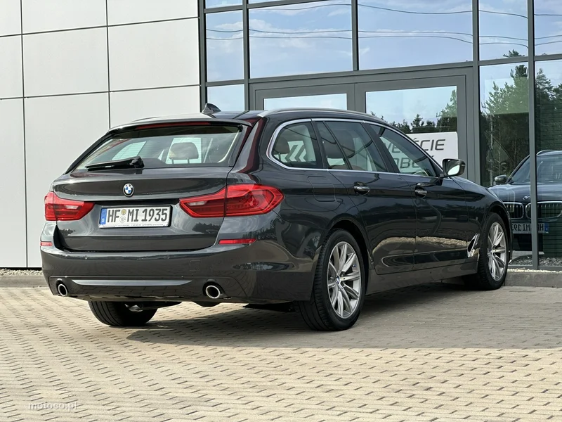 BMW Seria 5 G30 520 8