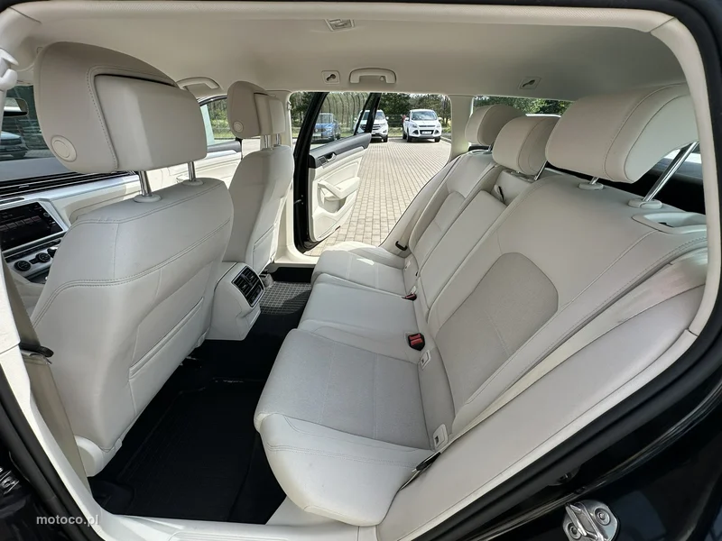 Volkswagen Passat Variant B8 12