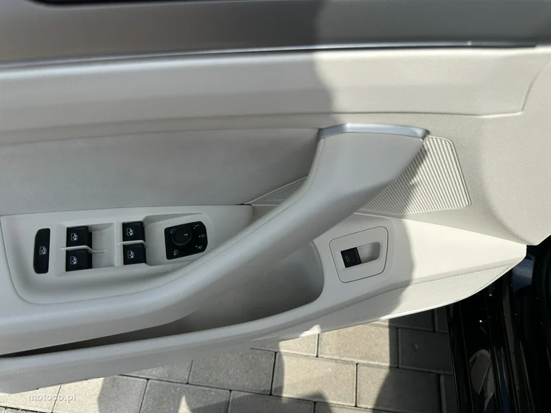 Volkswagen Passat Variant B8 16
