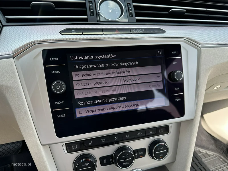 Volkswagen Passat Variant B8 26