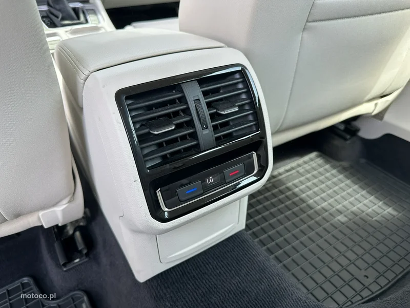 Volkswagen Passat Variant B8 32