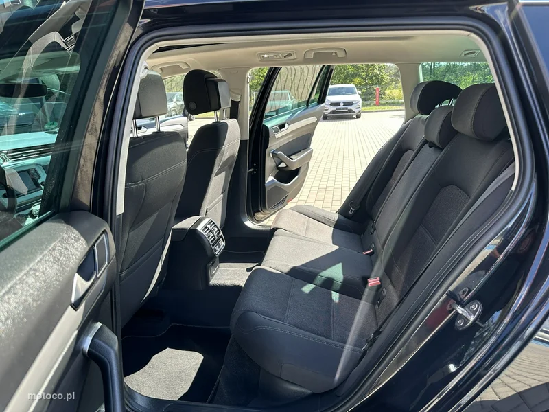 Volkswagen Passat Variant B8 12