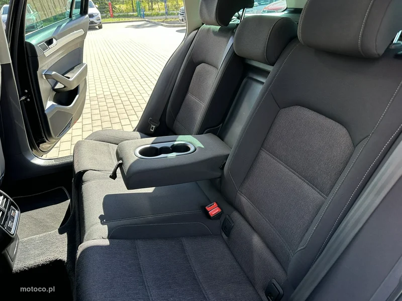 Volkswagen Passat Variant B8 13