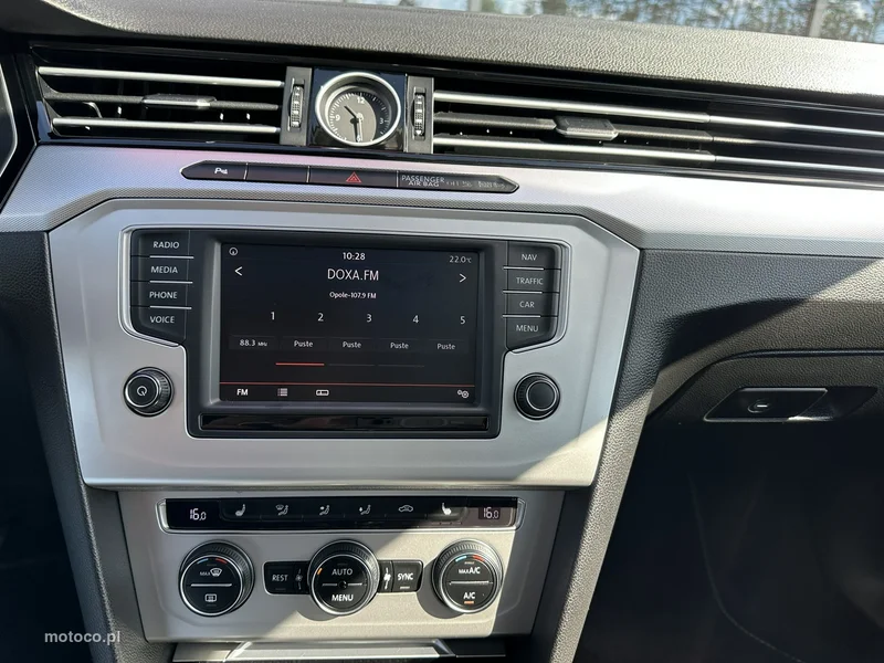 Volkswagen Passat Variant B8 25