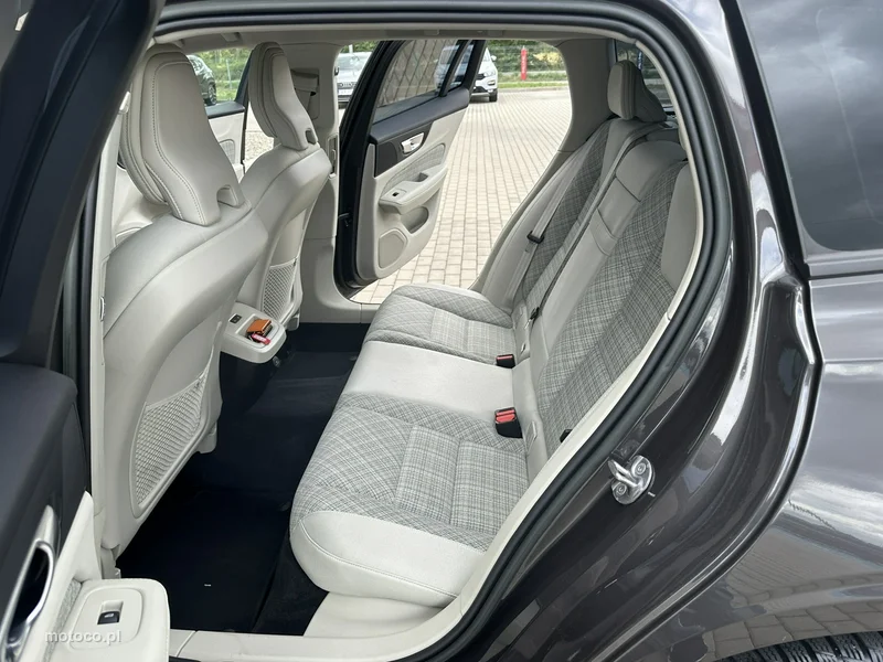 Volvo V60 11