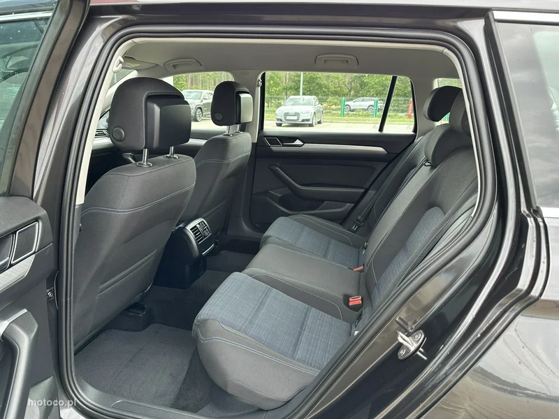 Volkswagen Passat Variant B8 12