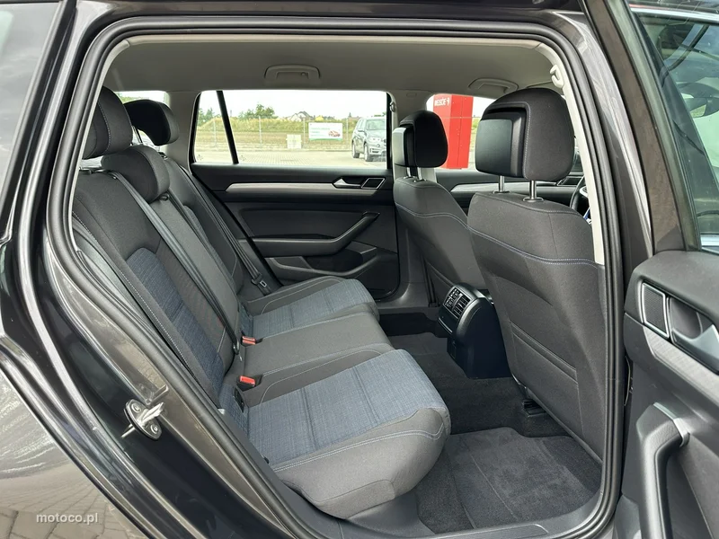 Volkswagen Passat Variant B8 13