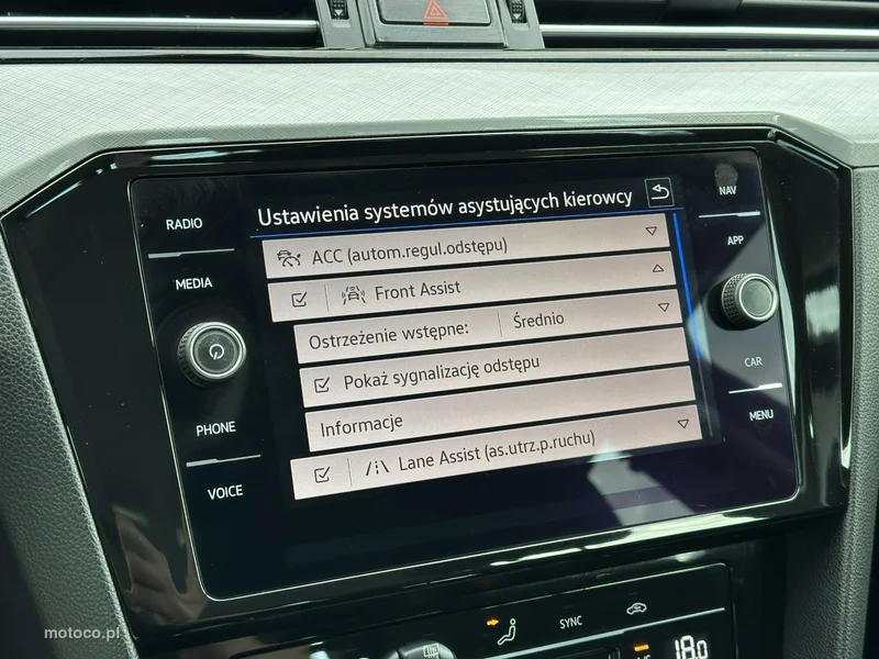 Volkswagen Passat Variant B8 24