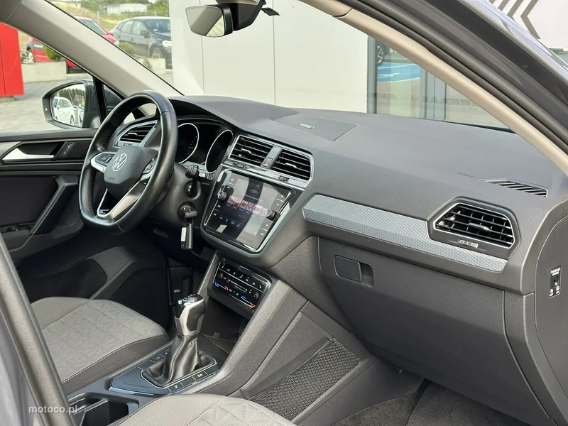 Volkswagen Tiguan AD 15