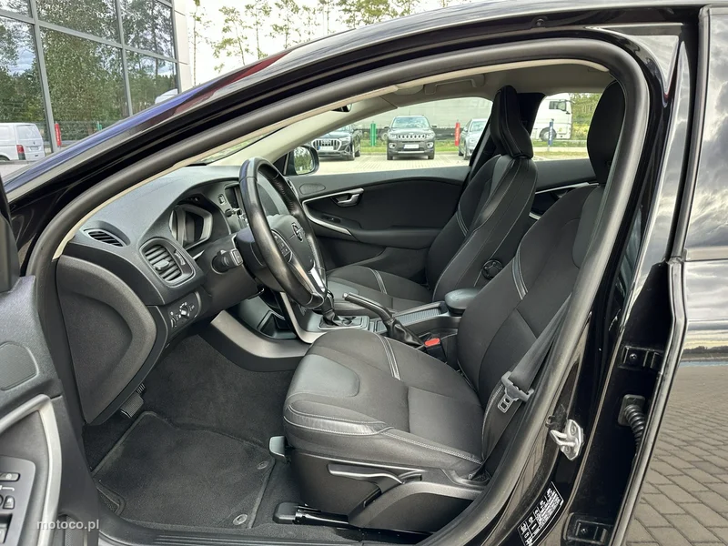 Volvo V40 11