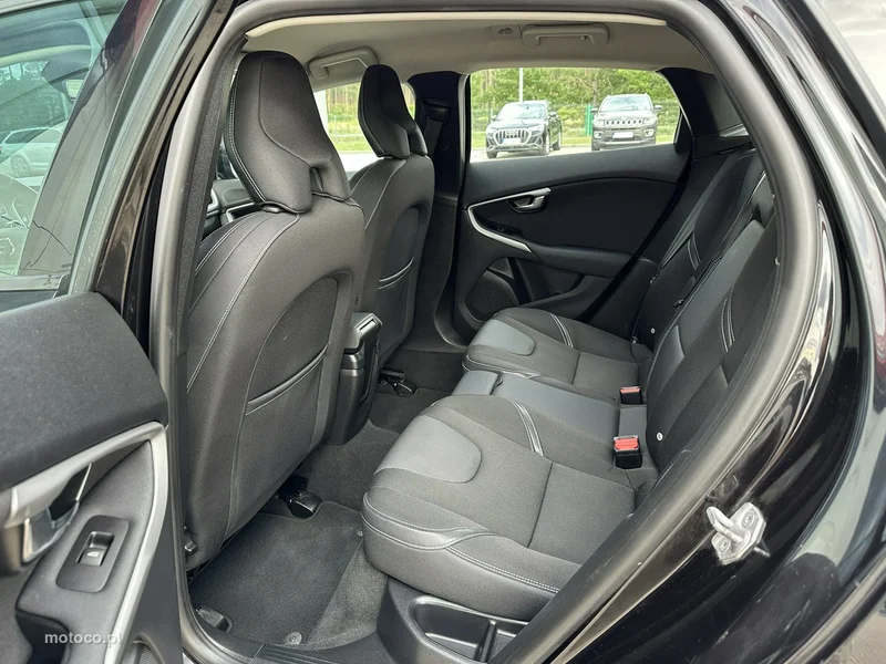 Volvo V40 12