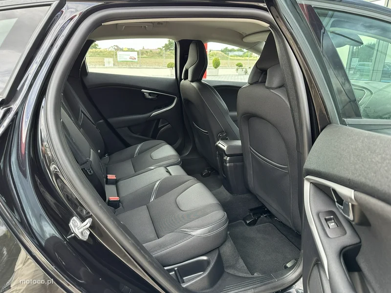 Volvo V40 14