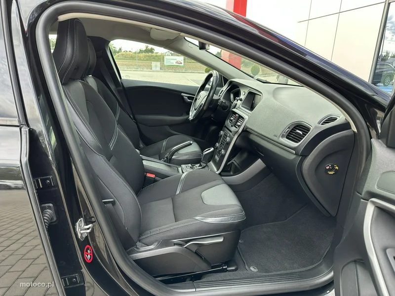 Volvo V40 15