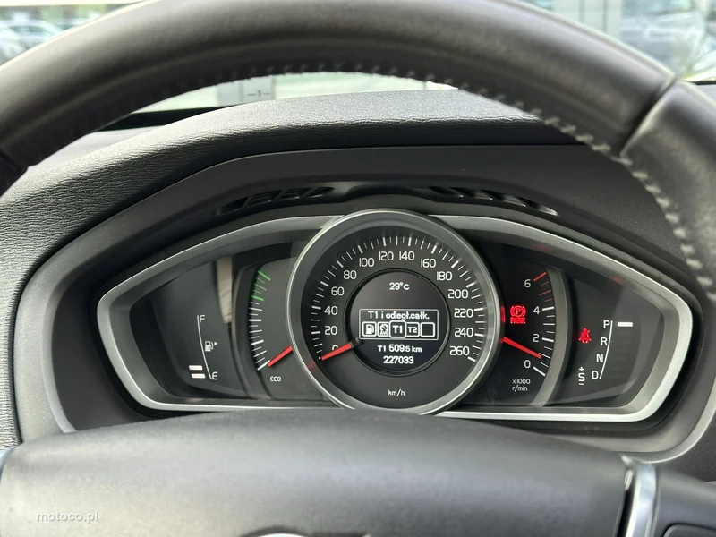 Volvo V40 17
