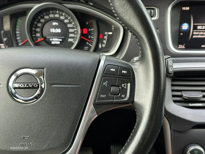Volvo V40 19