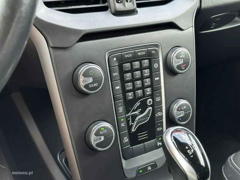 Volvo V40 23