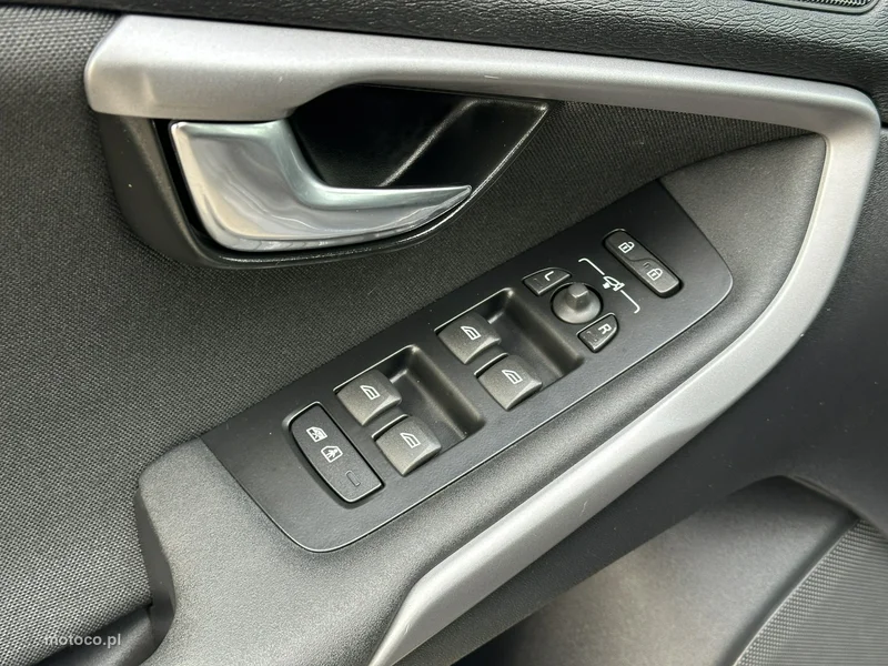 Volvo V40 24