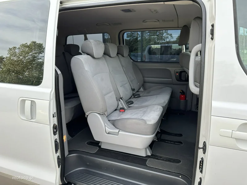 Hyundai H-1 13