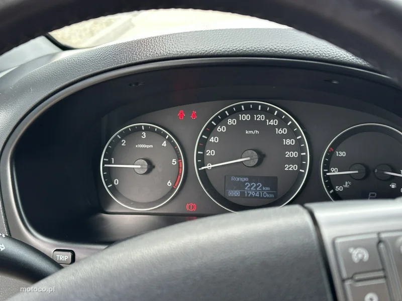 Hyundai H-1 19