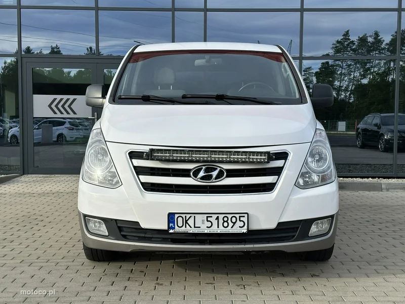 Hyundai H-1 4
