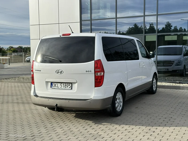 Hyundai H-1 6