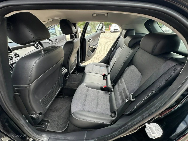 Mercedes-Benz GLA X156 GLA 200 11