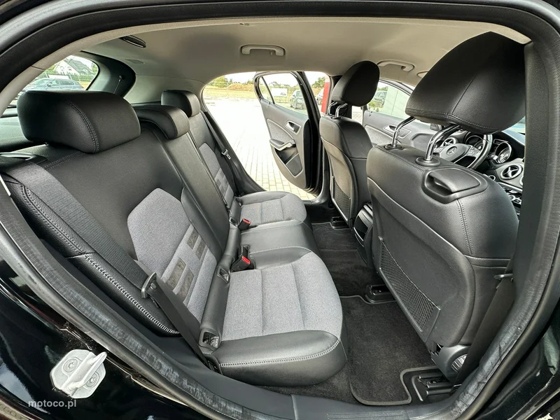 Mercedes-Benz GLA X156 GLA 200 12