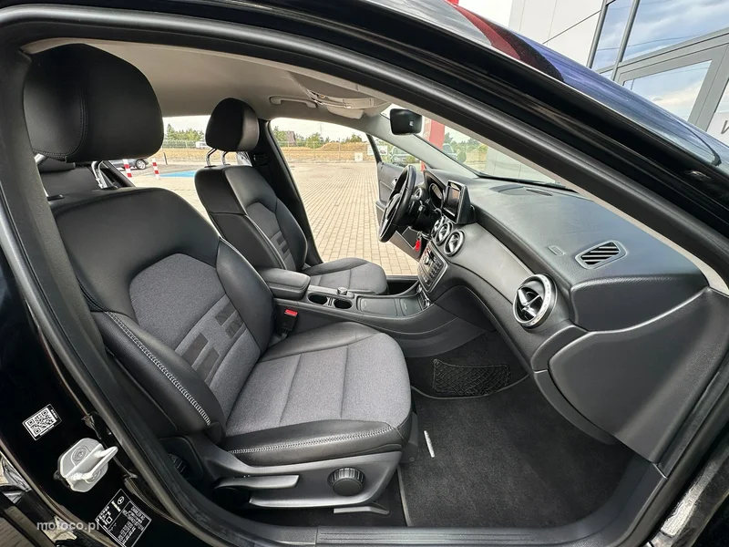 Mercedes-Benz GLA X156 GLA 200 13