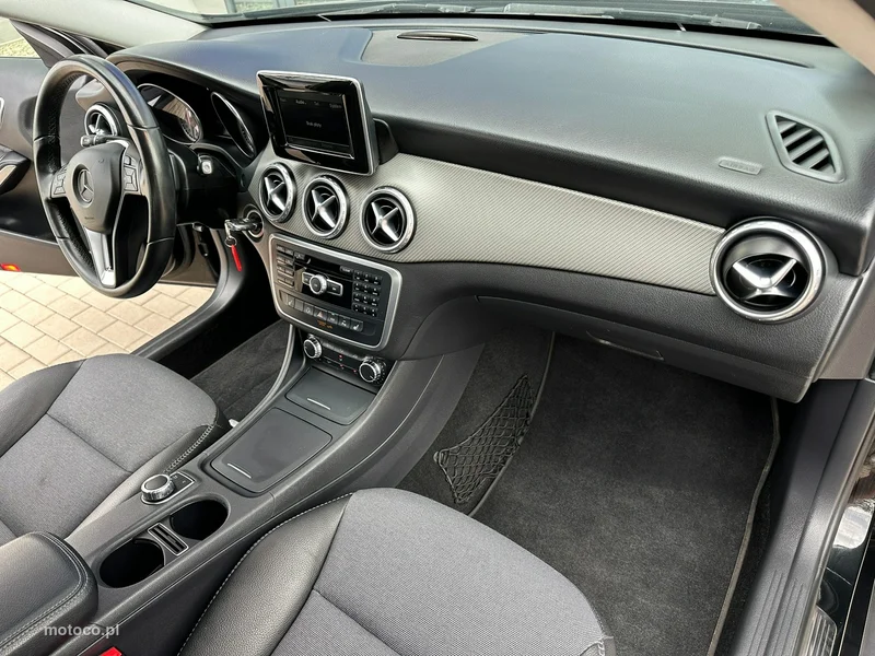 Mercedes-Benz GLA X156 GLA 200 14