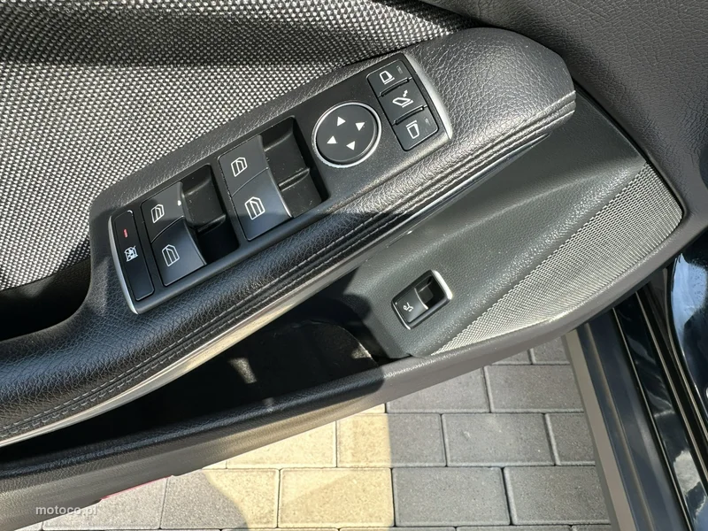 Mercedes-Benz GLA X156 GLA 200 15