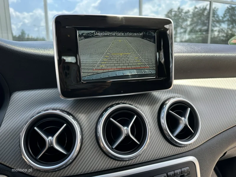 Mercedes-Benz GLA X156 GLA 200 24