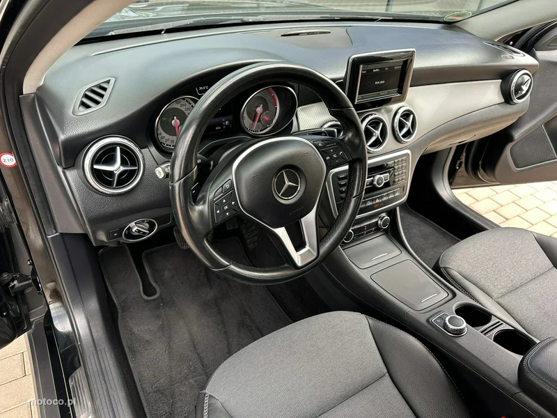 Mercedes-Benz GLA X156 GLA 200 9