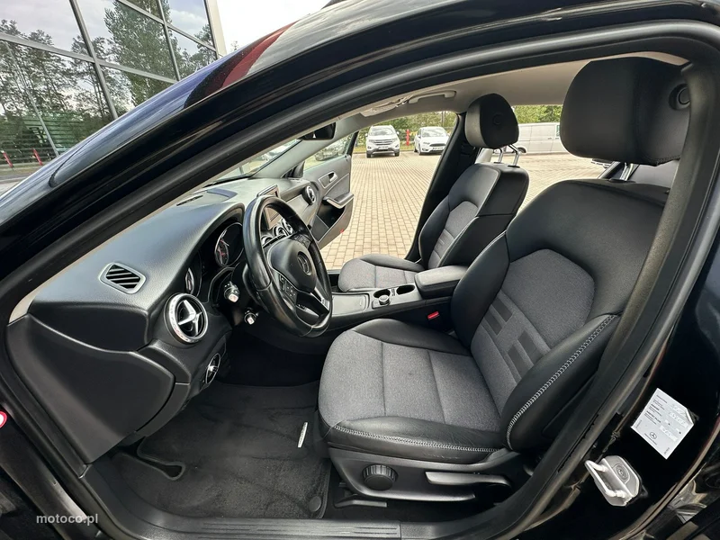 Mercedes-Benz GLA X156 GLA 200 10