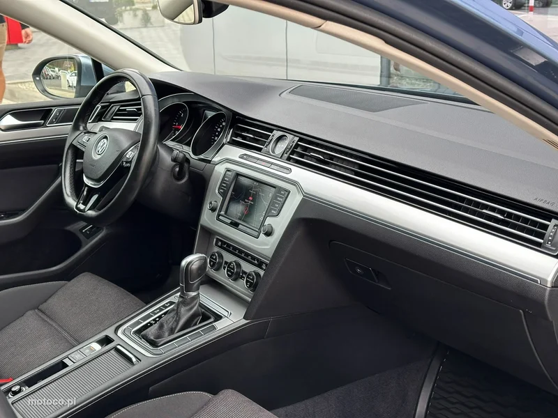 Volkswagen Passat Variant B8 16